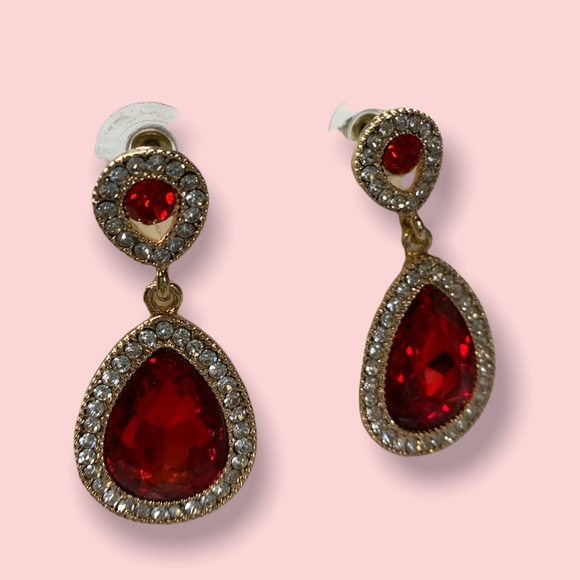 Red Earing - Picture 2 of 3